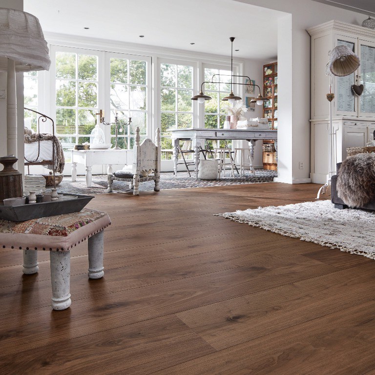 Паркетная доска Meister HD 400 Lindura Орех Американский лайвли 8523 2200×250×11 фото в интерьере Паркетная доска Meister HD 400 Lindura Орех Американский лайвли 8523 2200×250×11 фото в интерьере